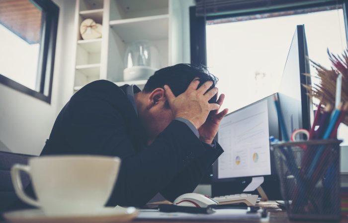 SMB Norge mener at hvis staten ikke klarer å betale sykelønn tide, må systemet forbedres – ikke forvente at andre plukker opp regningen. Foto: AdobeStock