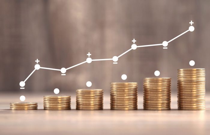 Terje Strøm, sjeføkonom i SMB Norge, og Glenn A. Hole, økonomisk kommentator i SMB Norge, mener at formuesskatten på arbeidende kapital ikke bare er en økonomisk feilslått skatt. Foto: AdobeStock