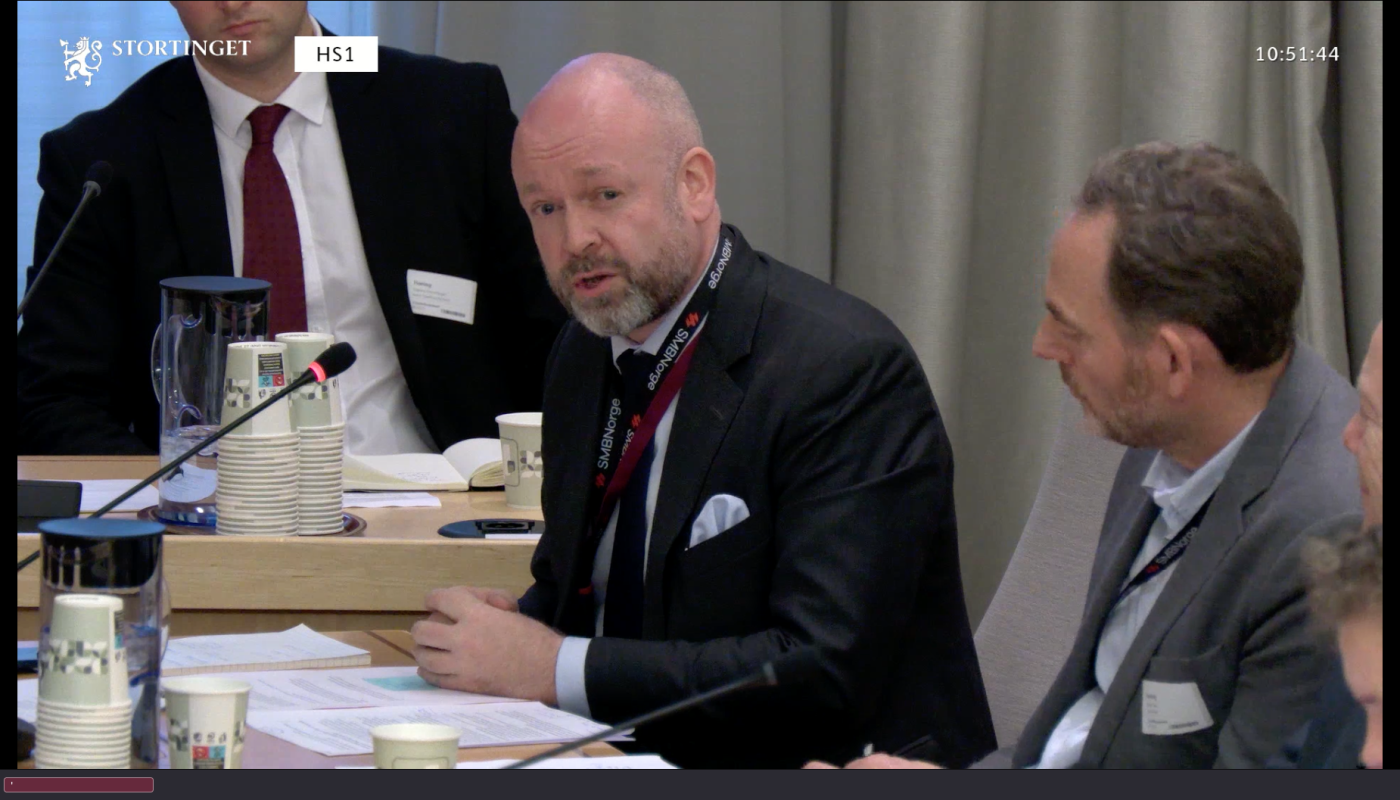 Administerende direktør Jørund H. Rytman og sjefsøkonom Terje Strøm deltok i finanskomiteens høring på vegne av SMB Norge.