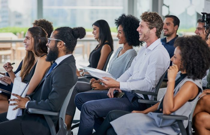 Spennende samarbeid: - Bedrifter som har deltakere i arbeidspraksis/språkpraksis, er ofte svært fornøyde, og det blir retning og fart på yrkesdeltakelsen. Foto: Shutterstock